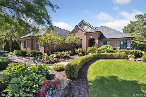 730 Berwick Ct, Highland, MI 48357