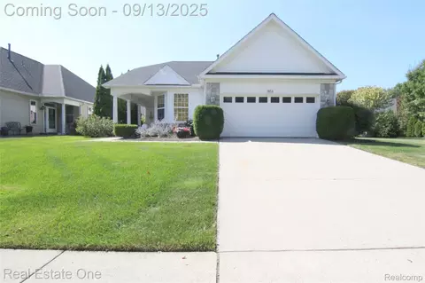 3654 Fairgrove Ln, Auburn Hills, MI 48326