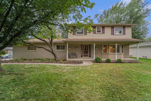 2072 Belle Vernon Dr, Rochester Hills, MI 48309