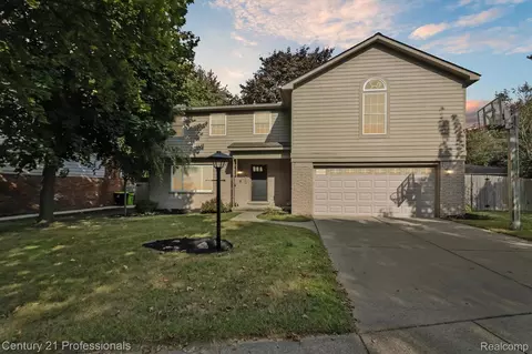 910 Jeffrey Dr, Northville, MI 48167