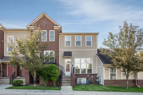 1358 Hillcrest Dr #4, Waterford, MI 48327