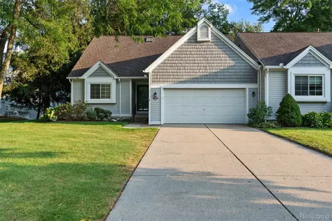 6859 Tangle Wood, Waterford, MI 48327