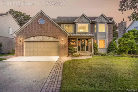 17001 Orchard Dr, Southgate, MI 48195