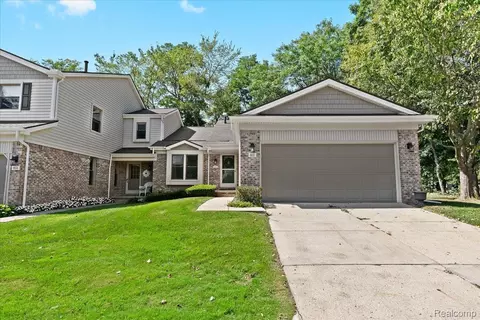 657 Woodside Dr, Milford, MI 48381
