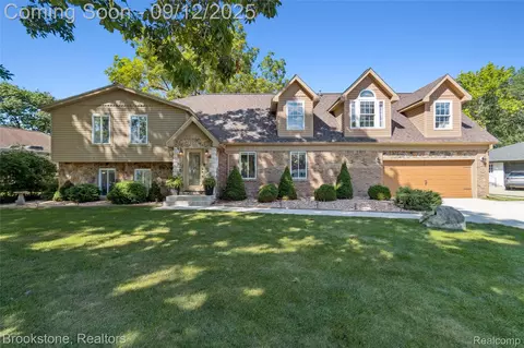 28678 Chatham Rd, Grosse Ile, MI 48138