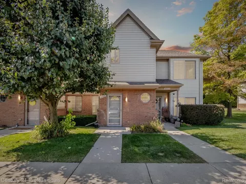 41027 Rose Ln, Clinton Township, MI 48036