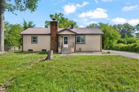 21632 Jacksonville St, Farmington, MI 48336