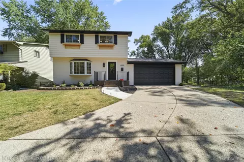 2422 Oliver Rd, Royal Oak, MI 48073