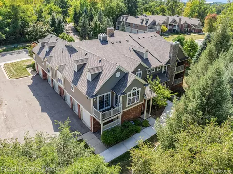 4259 Deeside Dr, Brighton, MI 48116