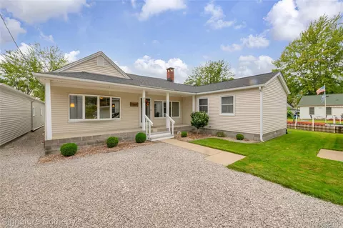 125 North Ave, Algonac, MI 48001