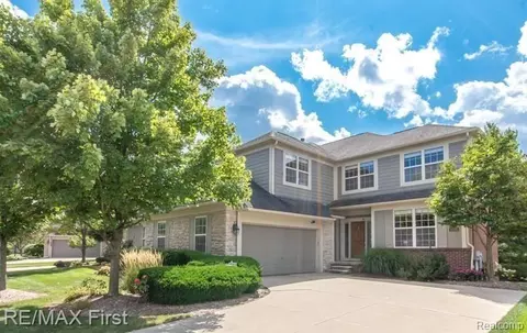3706 Winding Brook Cir, Rochester Hills, MI 48309