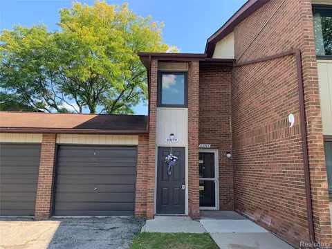 33775 Pondview Cir, Livonia, MI 48152