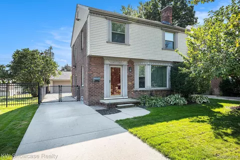 13341 Chestnut St, Southgate, MI 48195