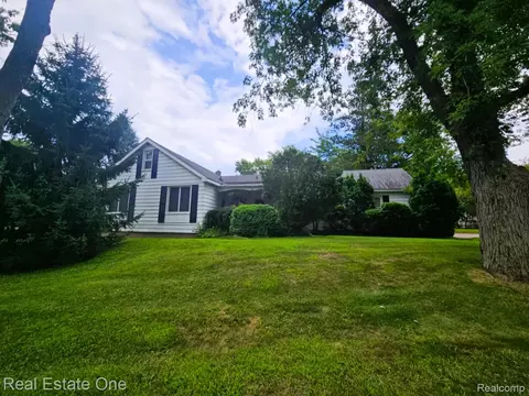 4415 Welland Dr, West Bloomfield, MI 48323