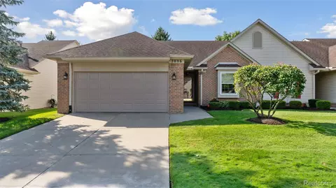 2096 Maplehurst Dr, Commerce, MI 48390