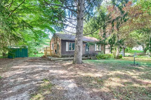 4425 West St, Leonard, MI 48367