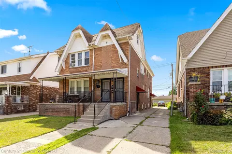 7925 Pinehurst St, Dearborn, MI 48126
