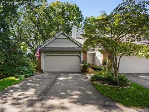 5025 Timberway Trl, Independence, MI 48346