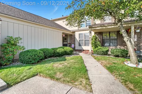31401 Pine Tree Ct, Warren, MI 48093