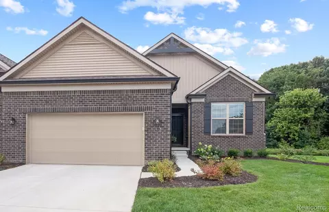 833 Kelpie Dr, Pittsfield, MI 48108