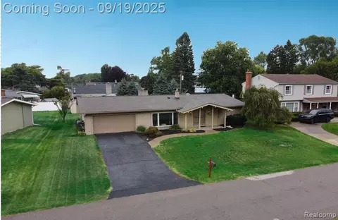 8139 Hedgeway Dr, Shelby Township, MI 48317