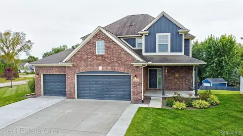 10464 Grandview Dr, Goodrich, MI 48438