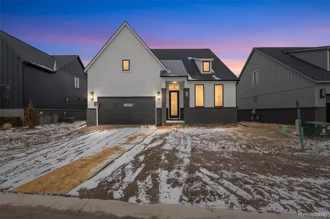 39 S Trail Ct, Troy, MI 48083
