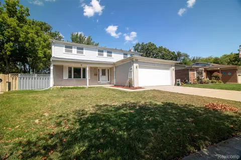 15048 Yorkshire St, Southgate, MI 48195