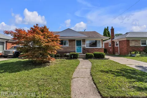 28840 Floral St, Roseville, MI 48066