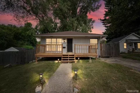 112 W Strathmore Ave, Pontiac, MI 48340