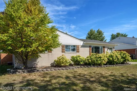 30389 Westmore Dr, Madison Heights, MI 48071
