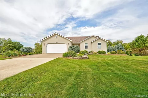 5899 Cobblestone Dr, Deerfield, MI 48461