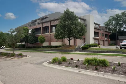 714 N Main St, Rochester, MI 48307