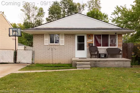 29737 Balmoral St, Garden City, MI 48135