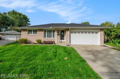 23746 Grove St, Saint Clair Shores, MI 48080