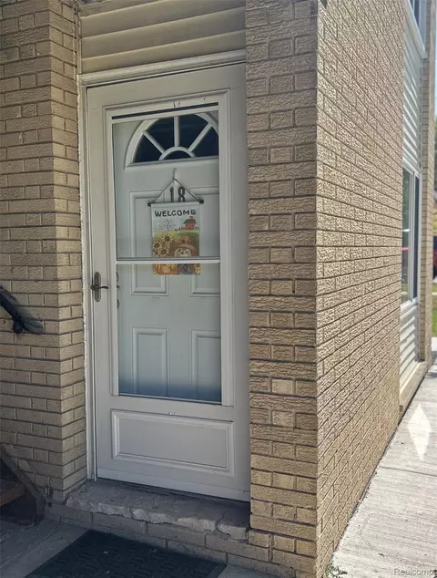 1450 Ann Arbor Rd W #18, Plymouth, MI 48170