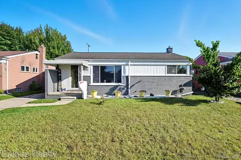 31640 Ann Arbor Trl, Westland, MI 48185