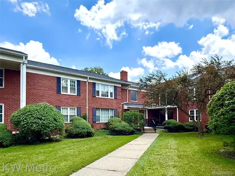 27654 Echo Vly #132, Farmington Hills, MI 48334