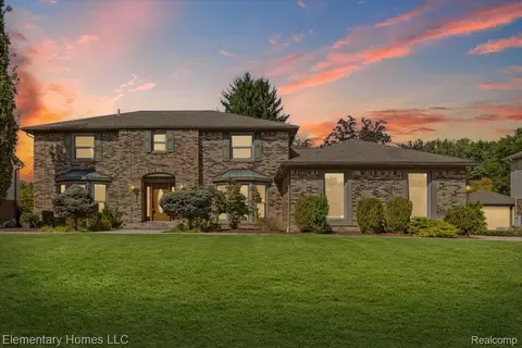 2456 Red Maple Dr, Troy, MI 48098