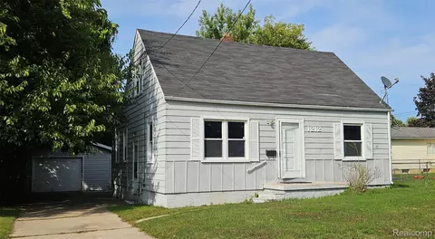 1212 Crawford St, Flint, MI 48507