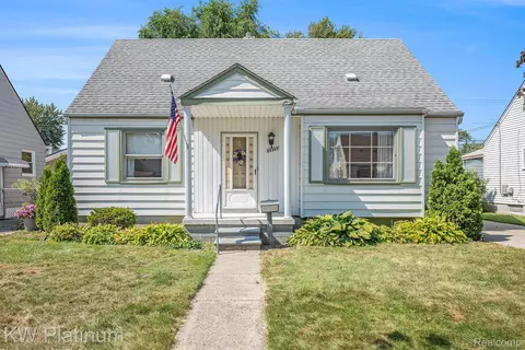 25297 Fortuna St, Roseville, MI 48066