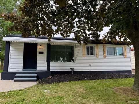 26815 Waldorf St, Roseville, MI 48066