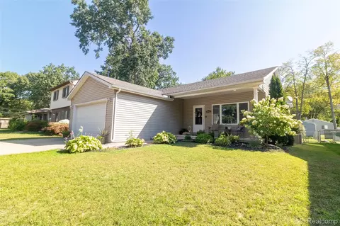 5942 N Walton St, Westland, MI 48185