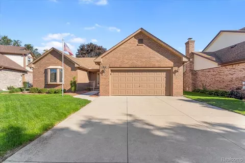 912 River Ct, Wyandotte, MI 48192