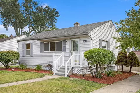 29031 Rosslyn Ave, Garden City, MI 48135