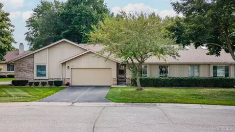 1888 Hunters Ln #36, Orion, MI 48360