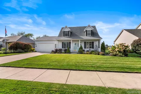 2891 W Country Ln, Monroe, MI 48162