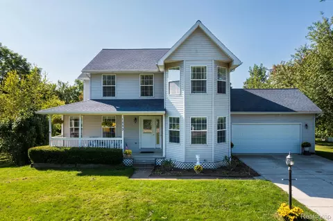 1533 Pleasant St, Lapeer, MI 48446