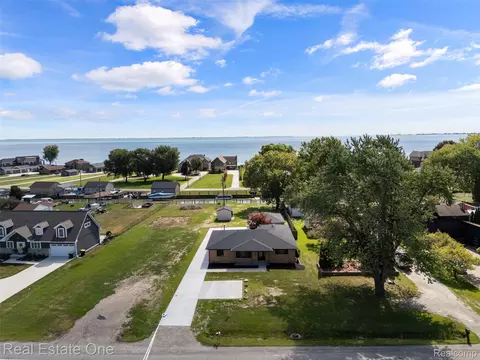 47900 Jefferson Ave, Chesterfield, MI 48047