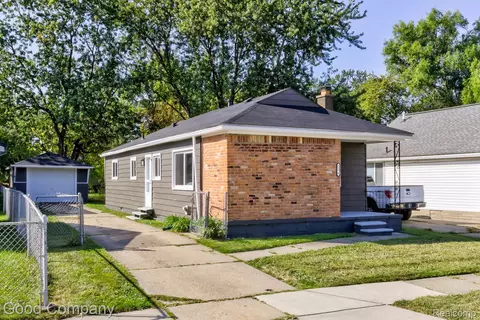 7276 Packard Ave, Warren, MI 48091